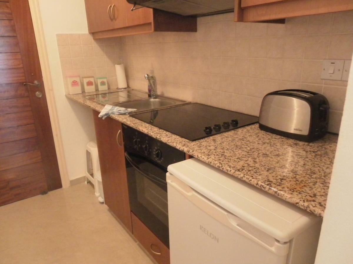 Studio, E104 With Double Bed, Kitchen & Shower Room, Sunny Balcony 佩亚 外观 照片